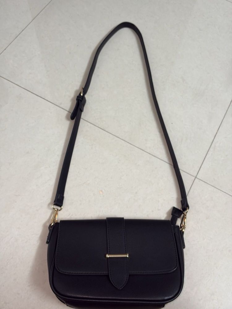 UNUSED Chic Black Crossbody Bag (Prive Rome)