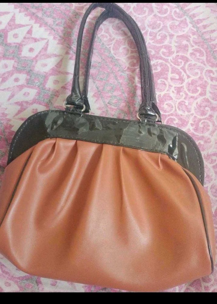 Chic Handbag Excellent Condition