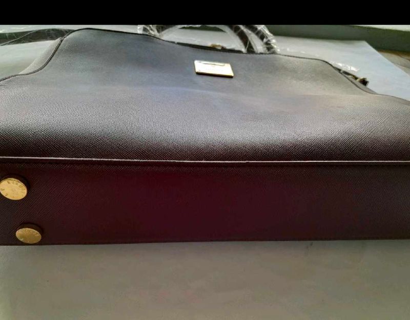 I Have A Lot Of Big Bags So Giving This Away.