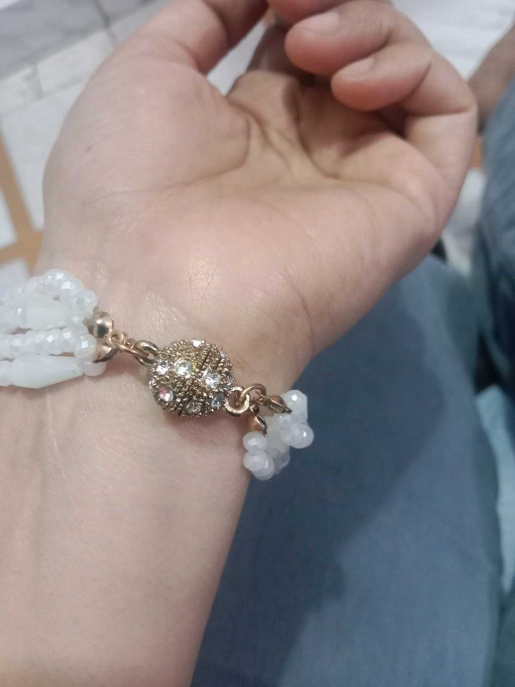 Elegant White Criste Stone Beaded Bracelet