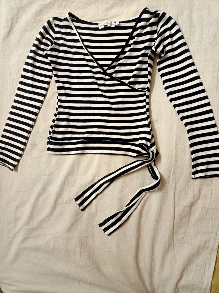 Black And White Lineing Top