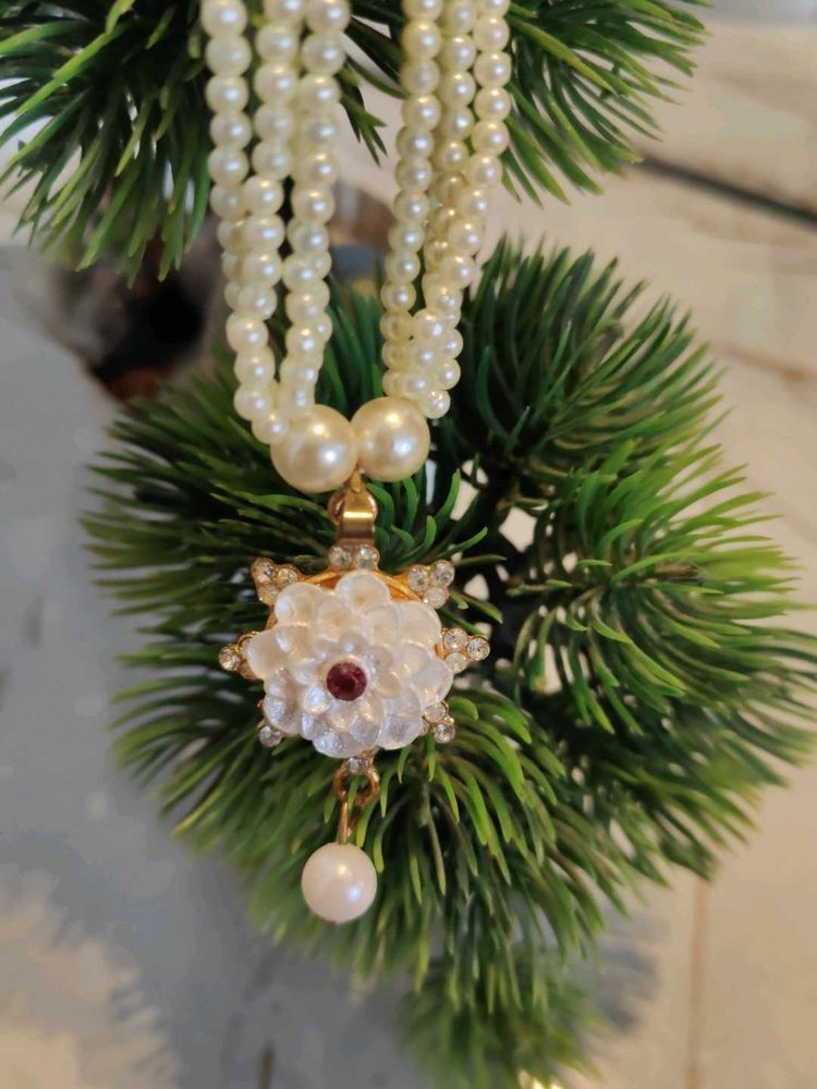 Pearl Necklace with Floral Pendant