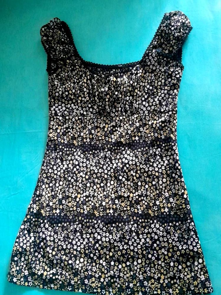 Sleeveless Black N Yellow Top