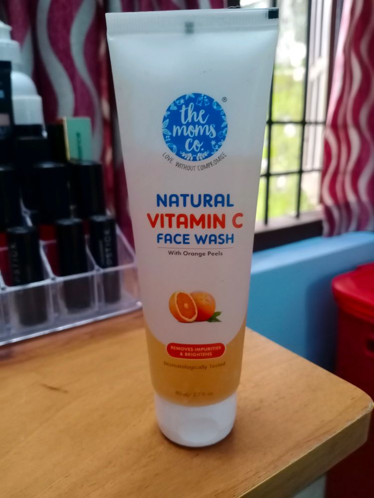 Grab It Fast.. Price Reduced🔥🔥the moms co vitamin c face wash