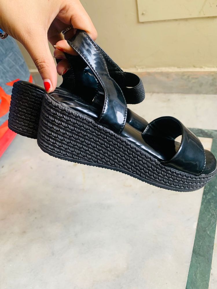 New Black Wedges🌚🦋🎀