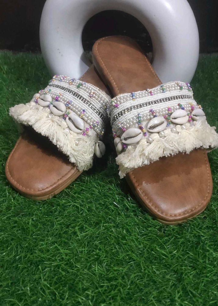 Embroidery woman sliders