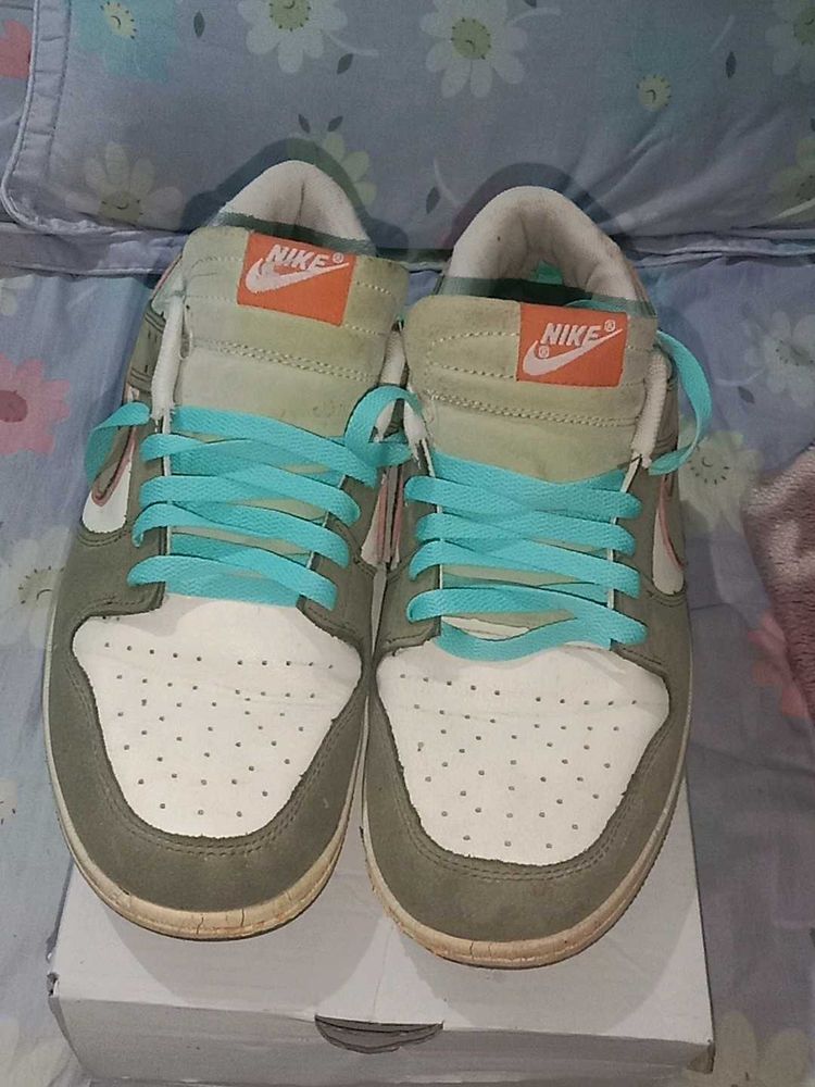Nike Dunk Low Sneakers