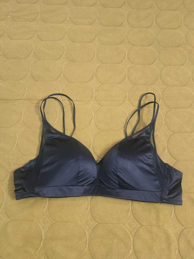 Comfy black bra bust 34A