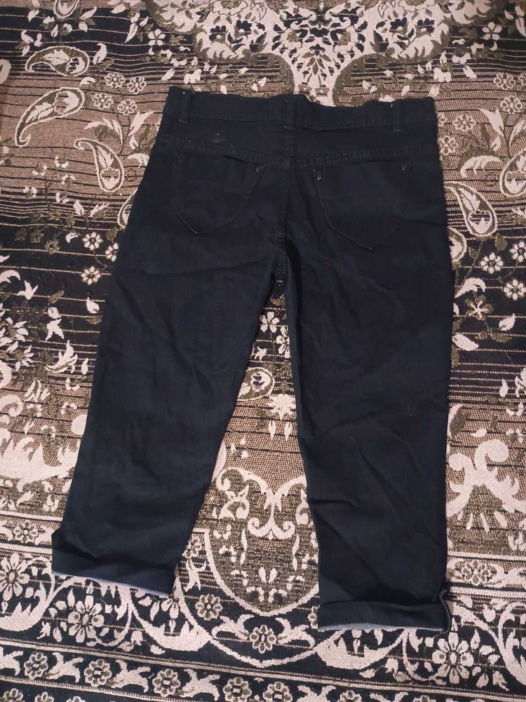 Black Cropped Jeans