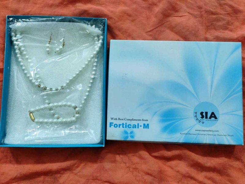 SIA Jewellery Set