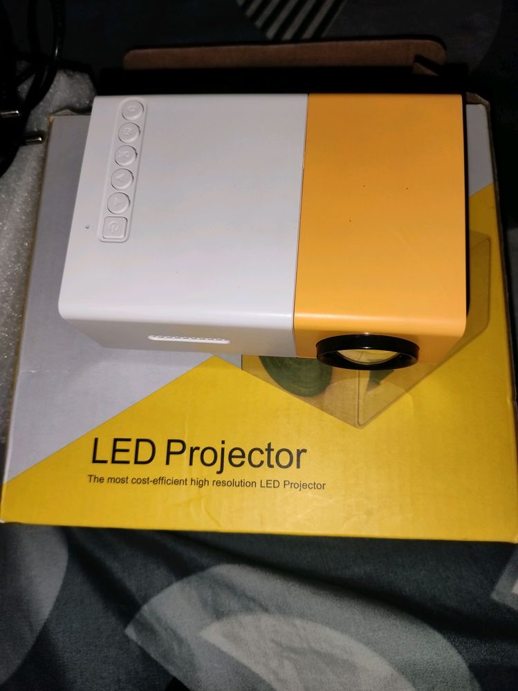 Brand New 🆕 Mini Projecter