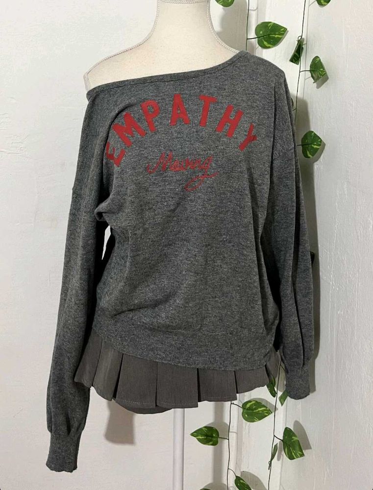 Gray off shoulder Sweatshirt size:M/L brand new
