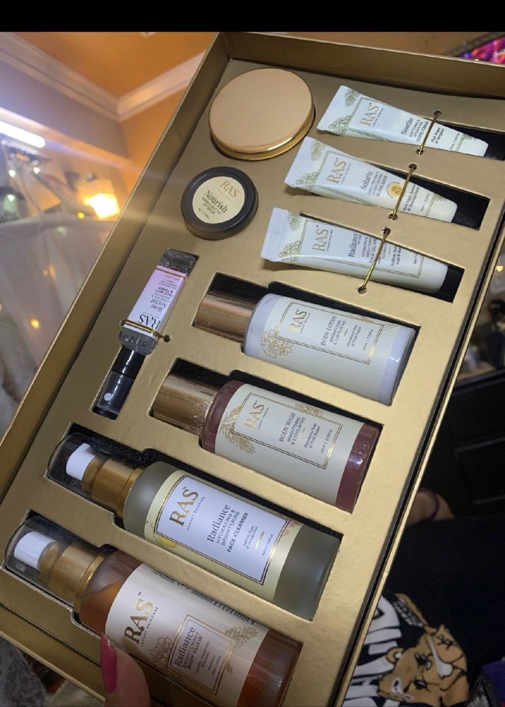 Ras Luxury Complete Beauty Gift Set Pack Of 10