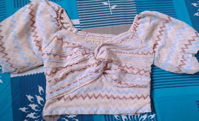 PUFFED SLEEVES CROP TOP