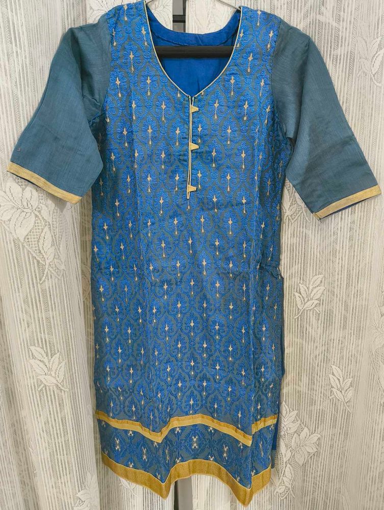 Elegant Blue Embroidered Kurta