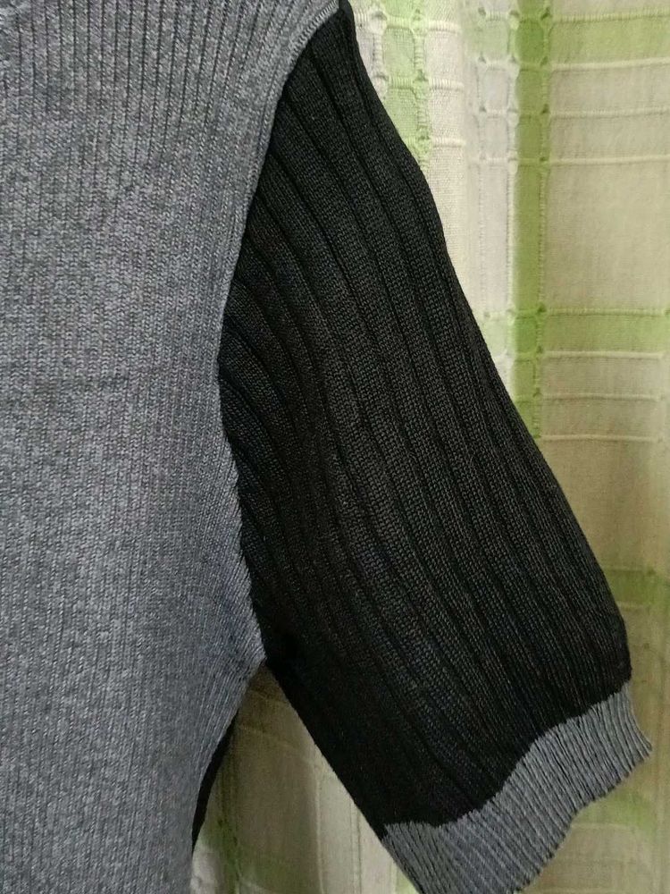 Cropped Grey- black Top