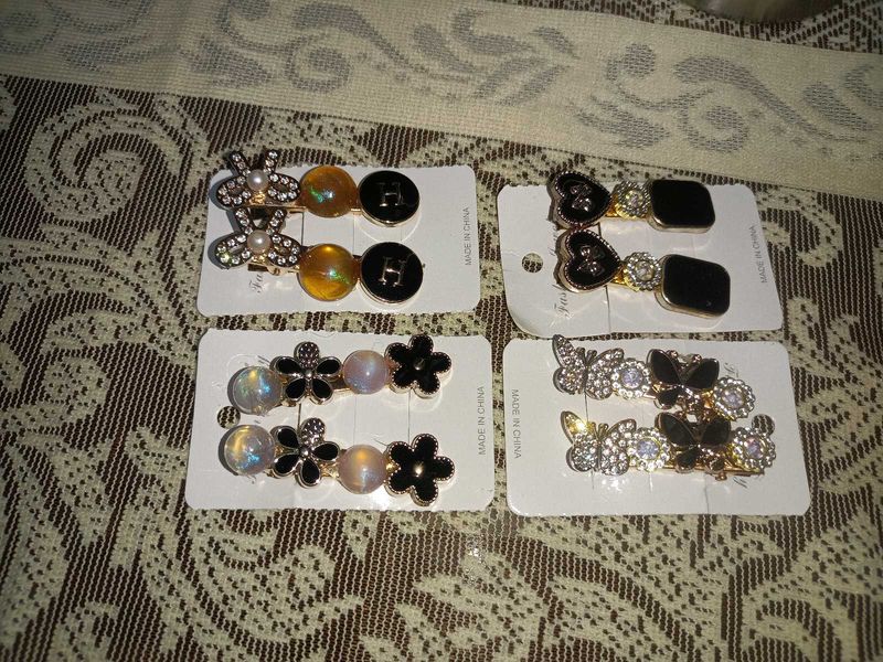 4 Pairs Of Alligator Clips