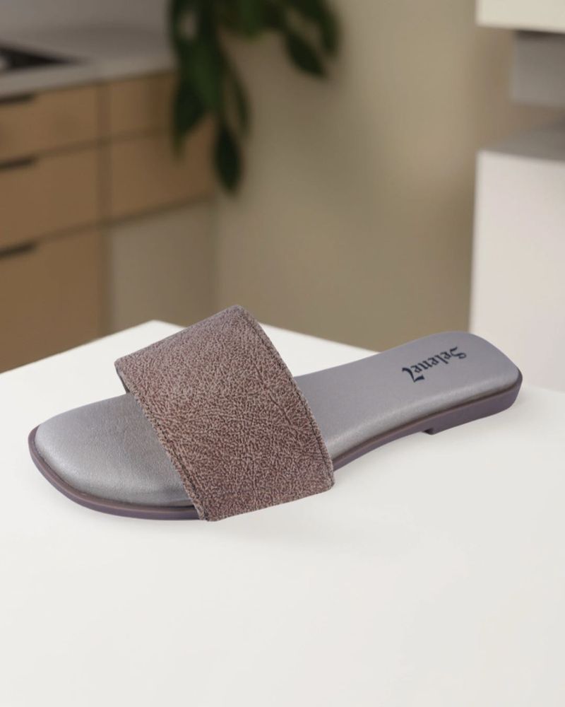 Flats With multi-styling Straps
