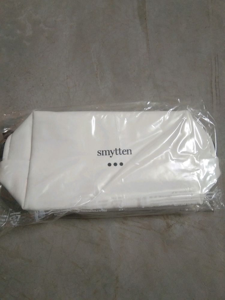 Smytten White Premium Vanity Pouch