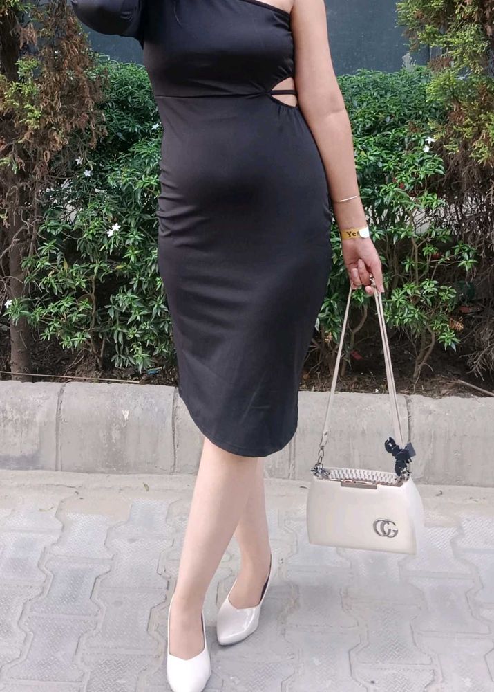 Chic Black One-Shoulder Dress