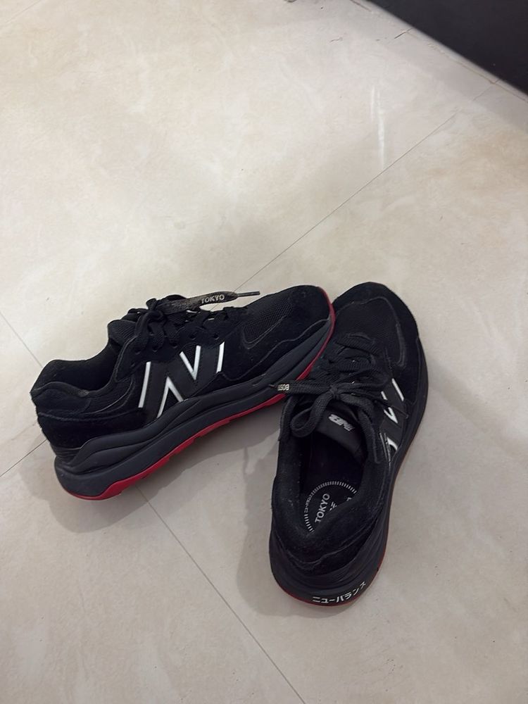 New Balance Black Sneakers