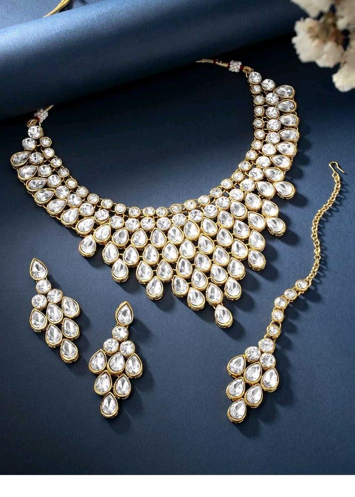 Elegant Kundan Jewelry Set