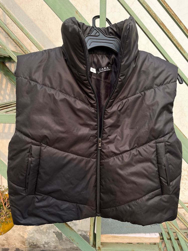Womens sleeveless jacket used