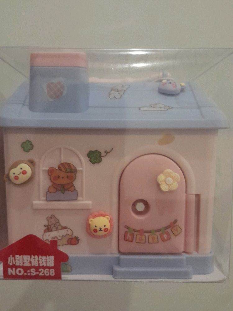 Hut Piggy Bank W Lock Key