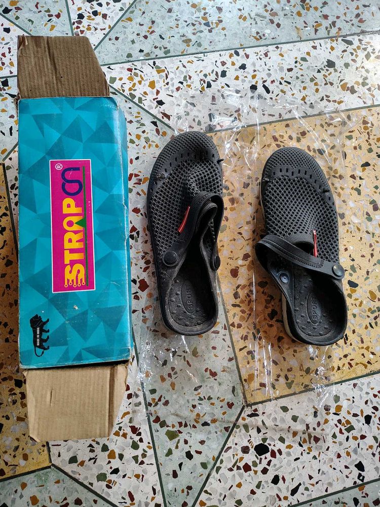 New With Tag And Pack Crogs Black Size 6