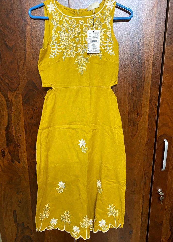🌻Mustard Embroidered Dress