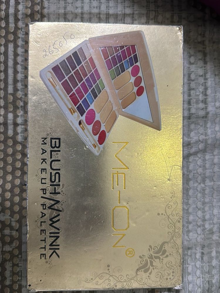 ME-ON Blush Wink Palette