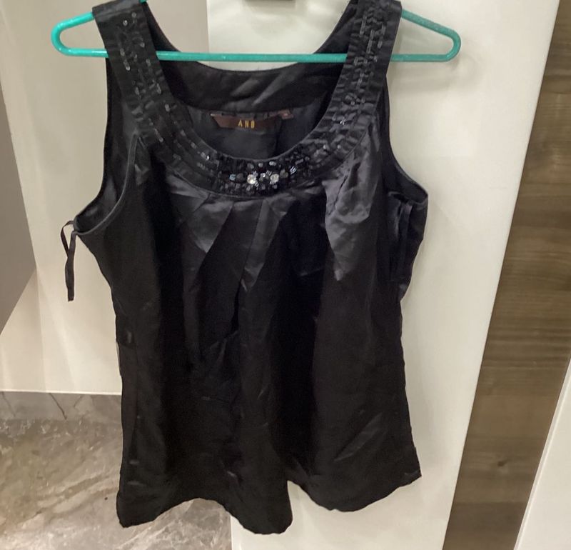 Black Sleeveless Top