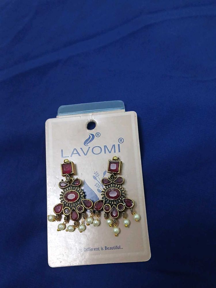 Lavomi Dangle Earrings