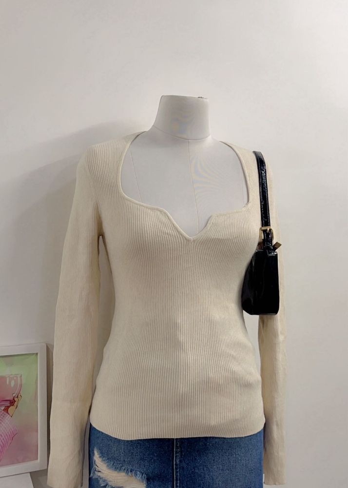 🚚FREE SHIPPING IF 750🚚Elegant Cream Top