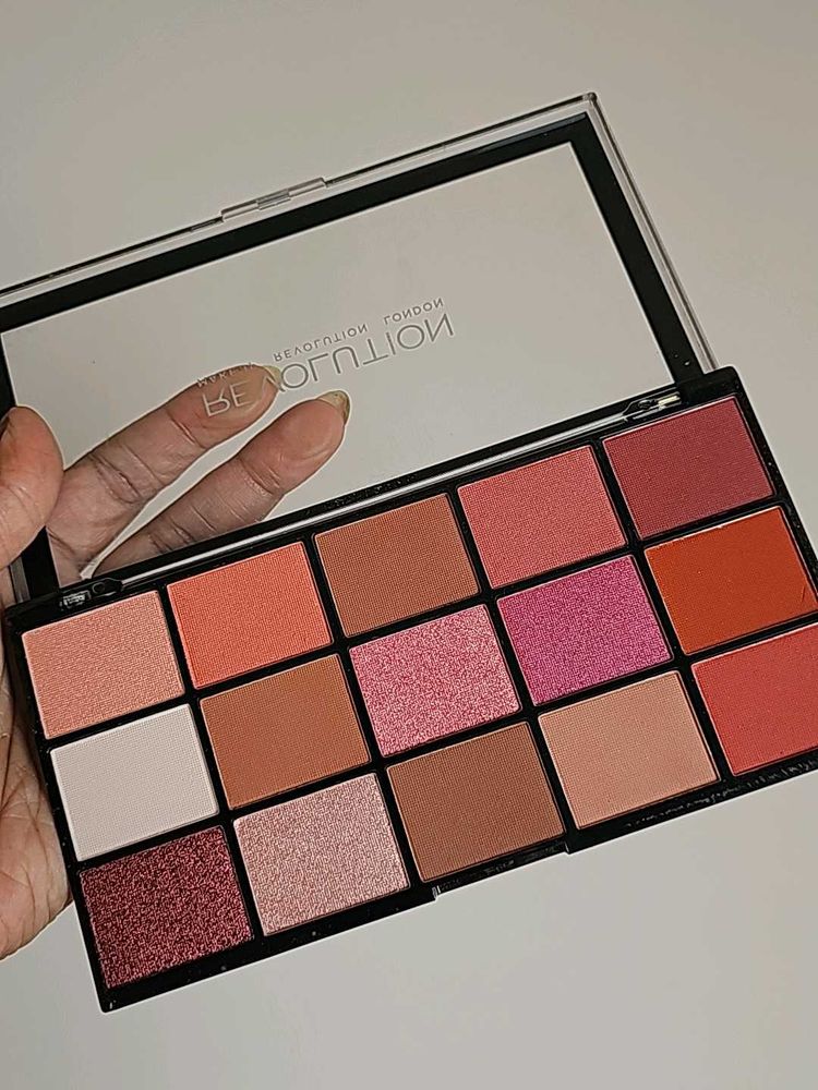 MakeupRevolution Eyeshadow Palatte