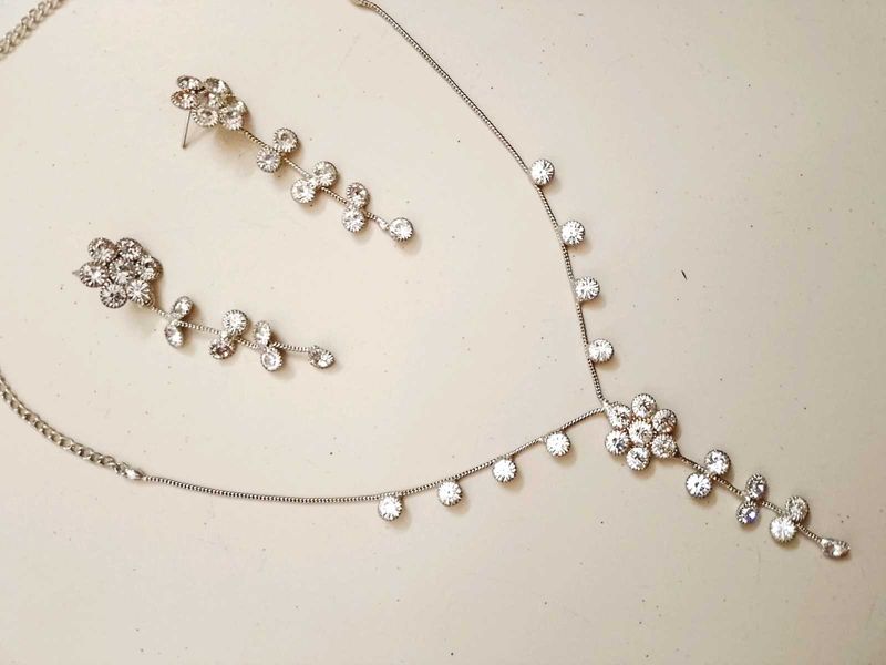 Sparkling Floral Necklace &amp; Earrings Set