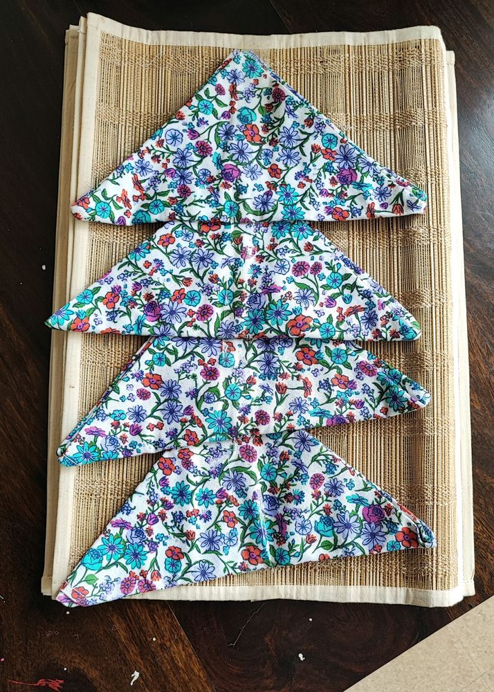 Tablemats Set Of 4 With Napkins.