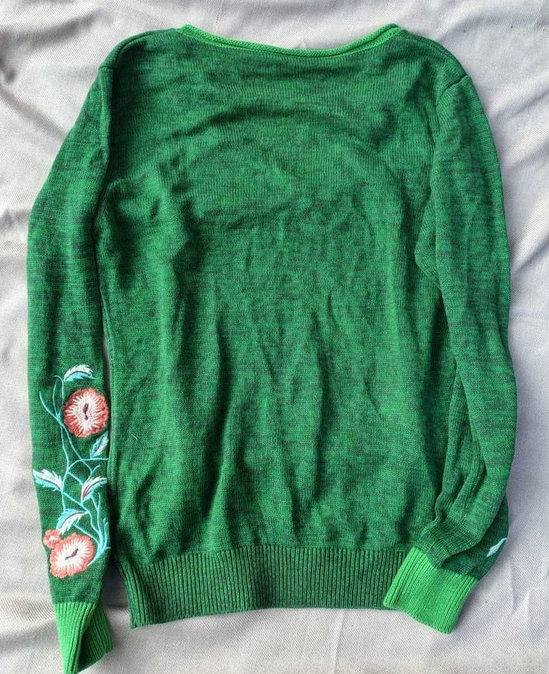 Green Embroidered Sleeve Sweater