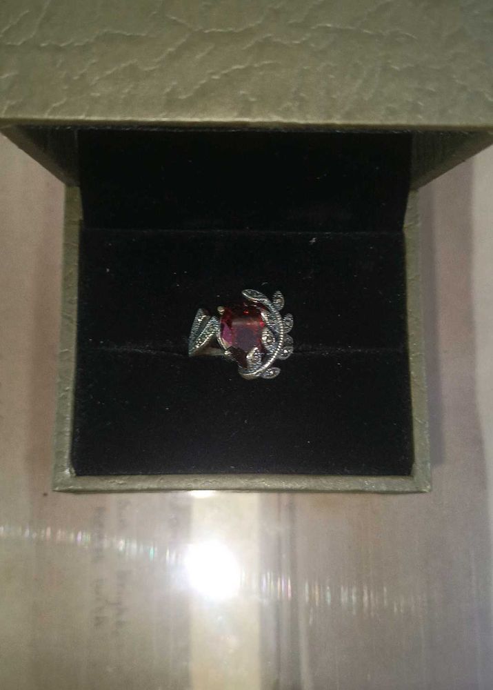 ANTIQUE RUBY STONNED RING