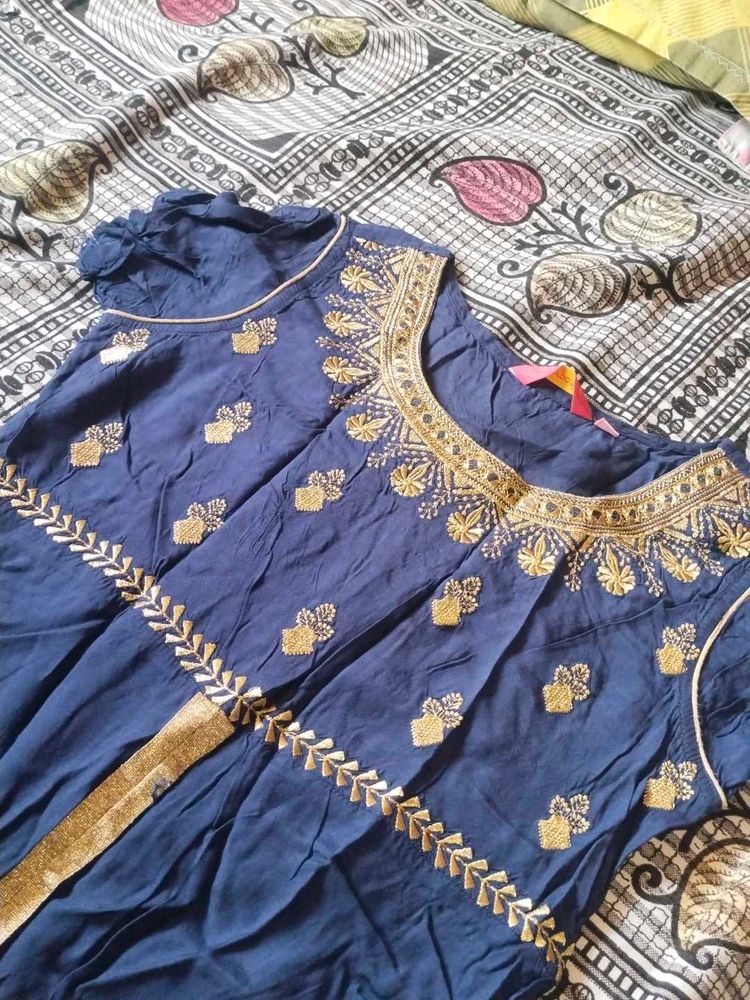 Morpankh Branded Kuti With Gold Embroidery Work
