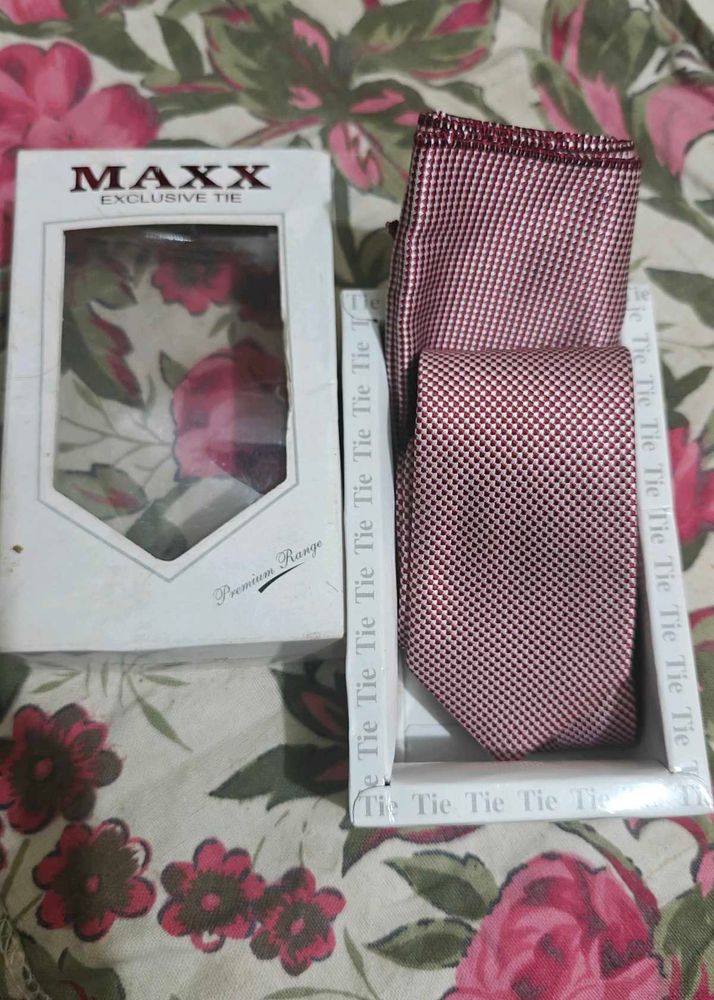 MAXX Exclusive Tie &amp; Pocket Square