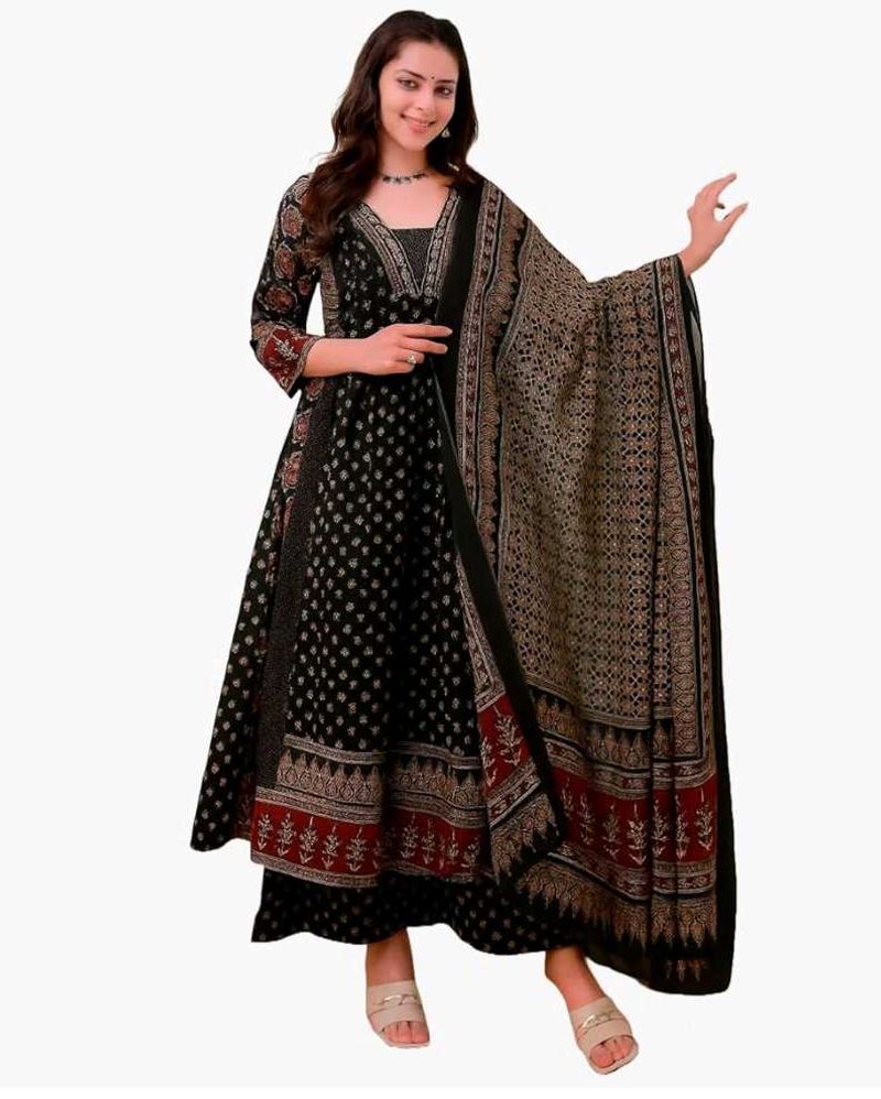 Elegant Black &amp; White Kurta Set