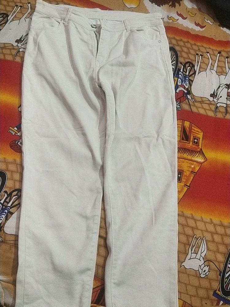 White Jeans Ke Sht Black