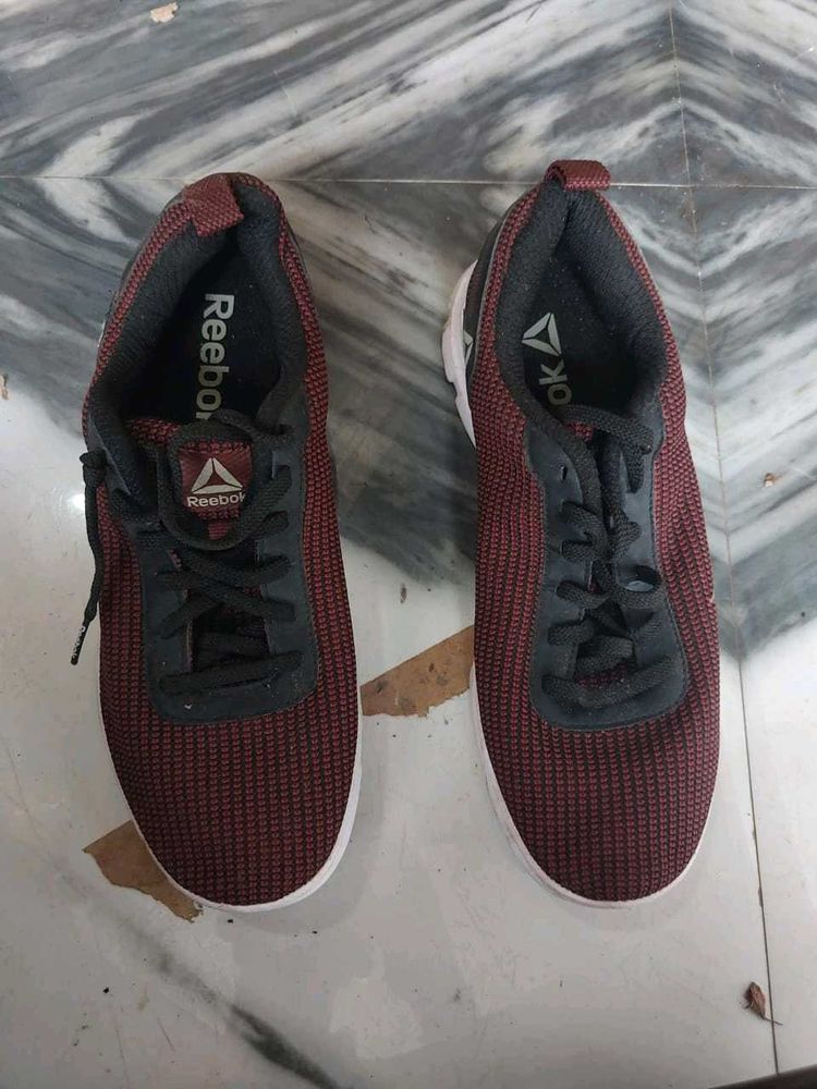 Like New Reebok Men Shoes Size 6