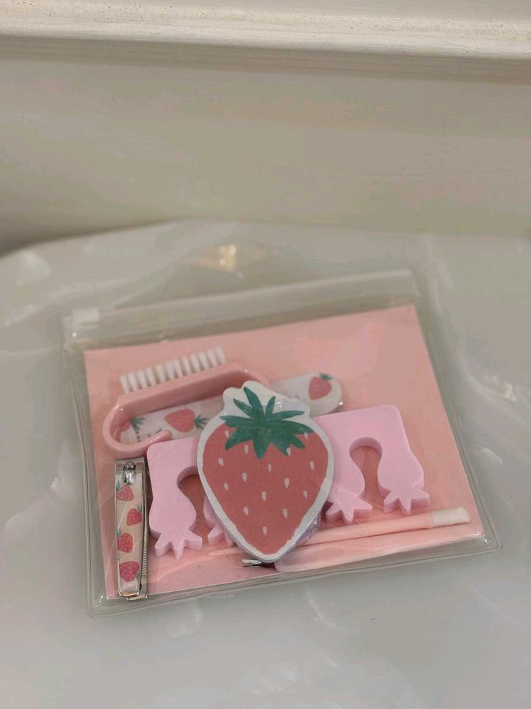 Strawberry Manicure Set