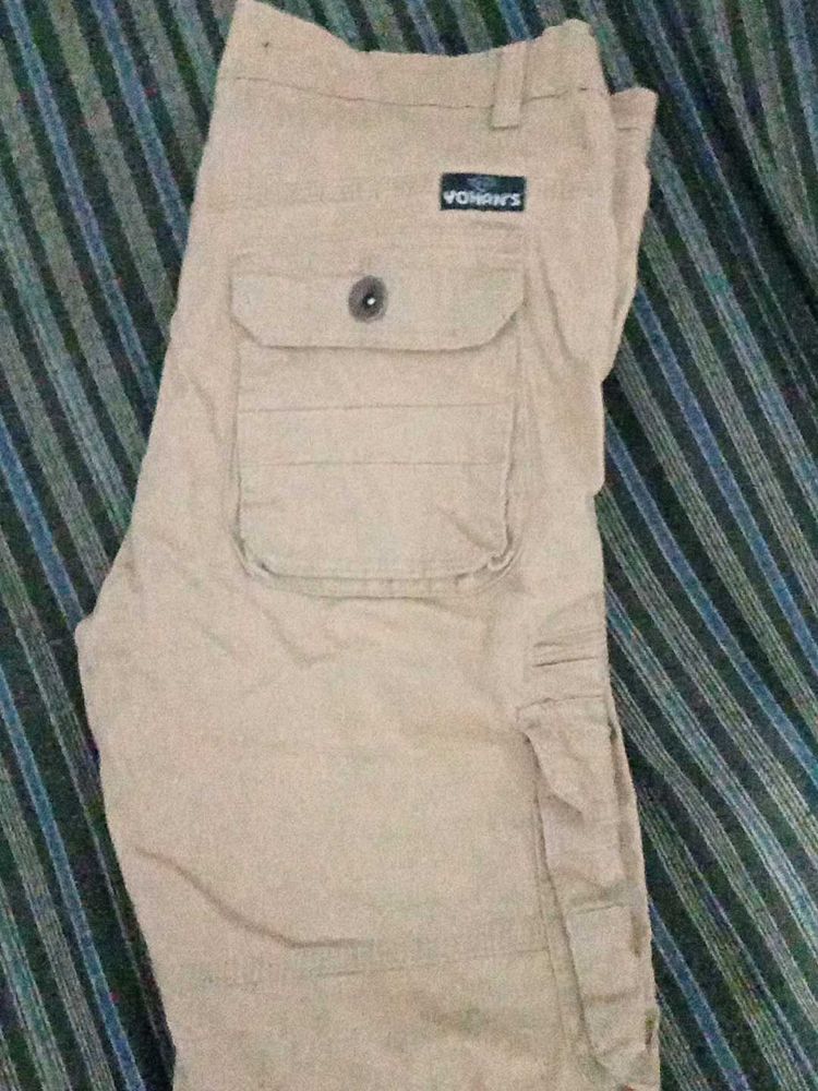Vohan&#39;s Beige Cargo Shorts