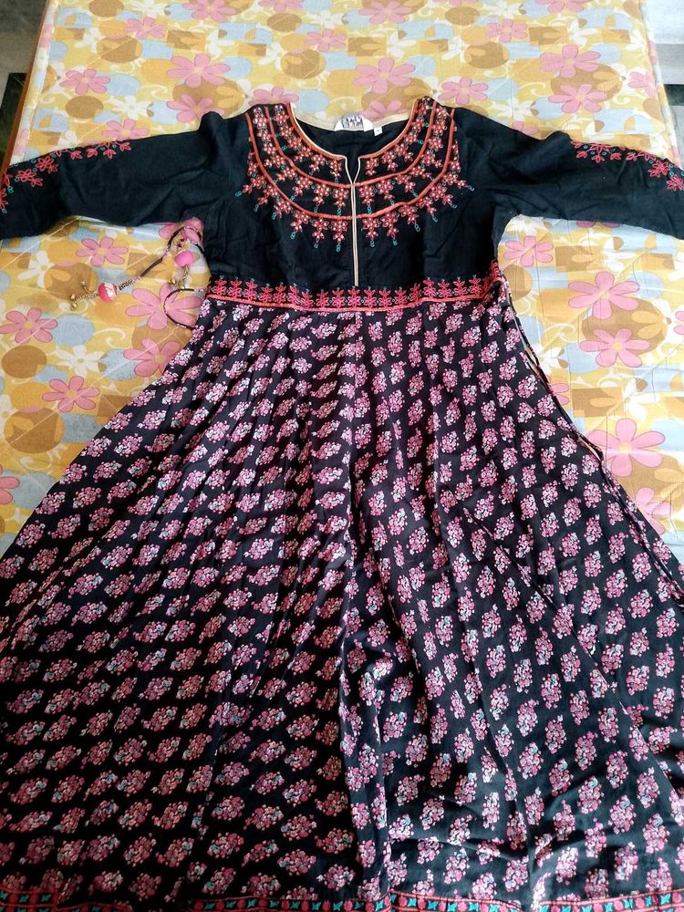 Elegant Embroidered Kurta