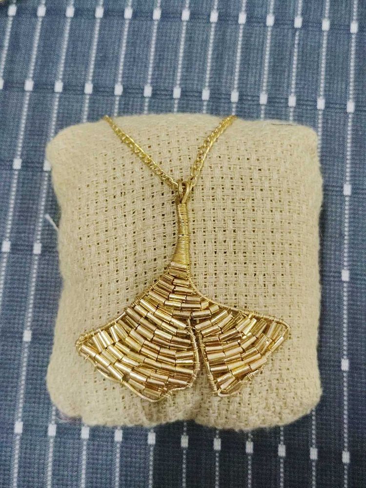 Leaf Pendant Necklace