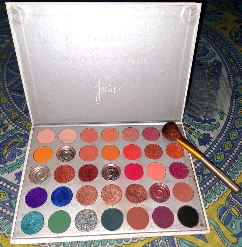 The Jaclyn Hill Eye Shadow Palette