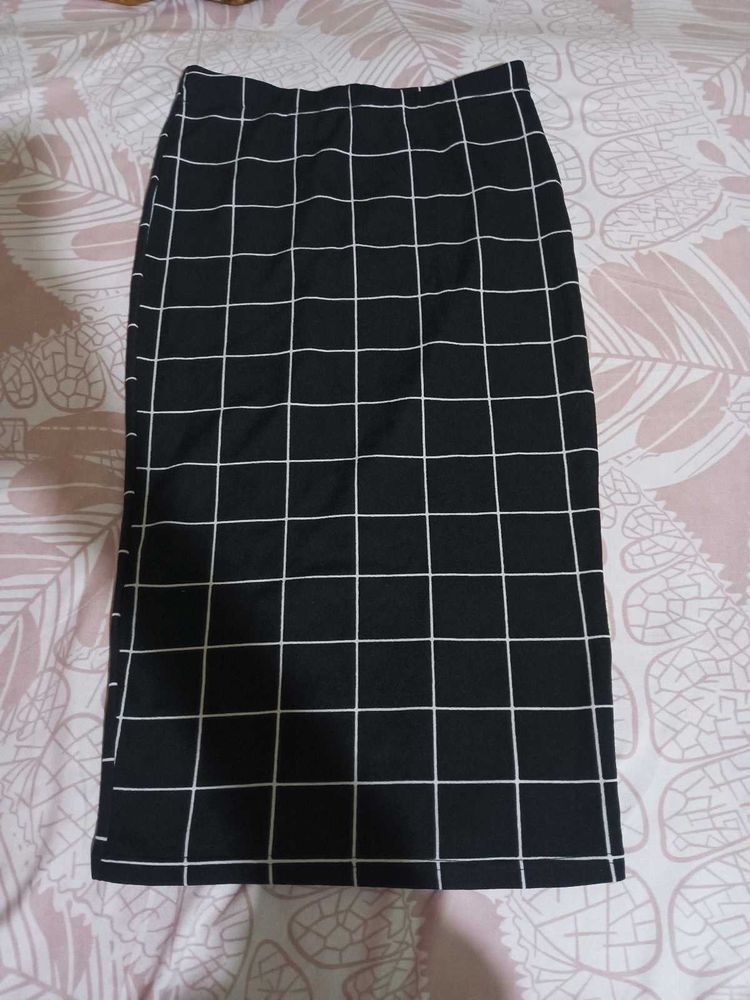 SHEIN CHECKED SKIRT